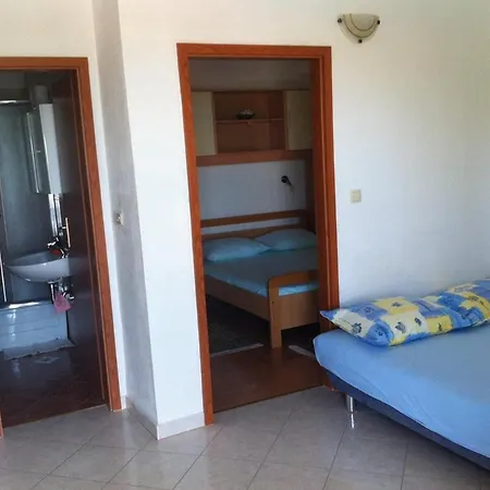 Apartment Bugenvila *