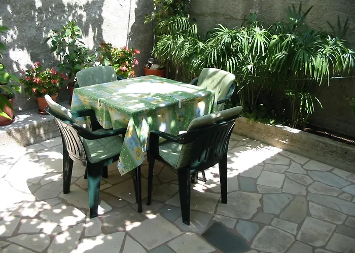 Bugenvila Apartman Omis
